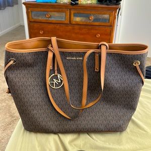 Michael Kors large tote with clutch and organizer insert